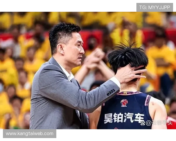 泽尼特与阿尔巴激战正酣赛场上演精彩对决引发球迷热议